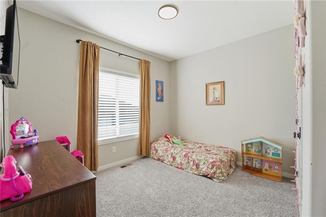 902 NW Crestwood Drive, Grain Valley, MO 64029