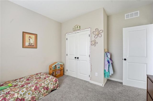 902 NW Crestwood Drive, Grain Valley, MO 64029