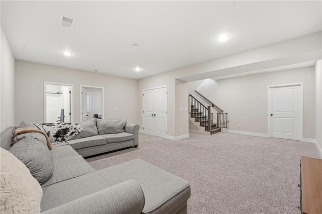 902 NW Crestwood Drive, Grain Valley, MO 64029