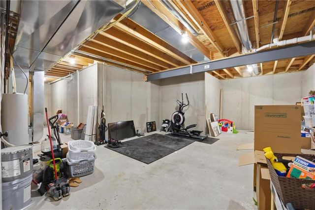 902 NW Crestwood Drive, Grain Valley, MO 64029