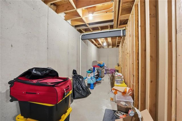 902 NW Crestwood Drive, Grain Valley, MO 64029