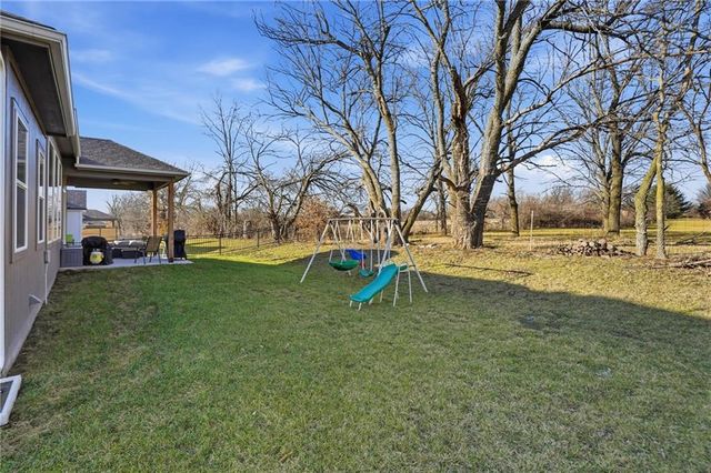 902 NW Crestwood Drive, Grain Valley, MO 64029