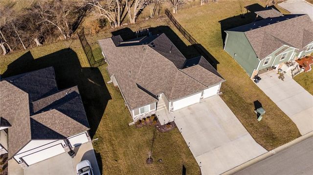 902 NW Crestwood Drive, Grain Valley, MO 64029