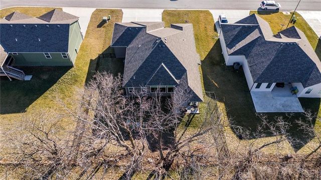 902 NW Crestwood Drive, Grain Valley, MO 64029