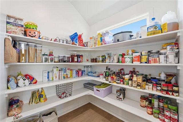 902 NW Crestwood Drive, Grain Valley, MO 64029