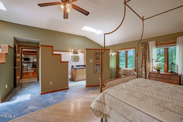 2705 Cherokee Road, Johnson City, TN 37604