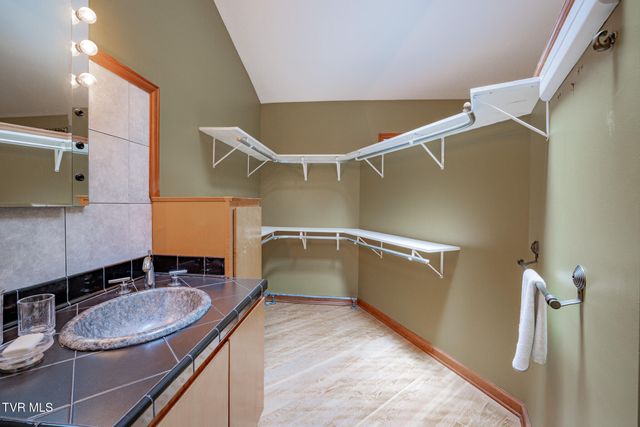 2705 Cherokee Road, Johnson City, TN 37604