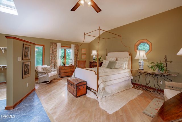 2705 Cherokee Road, Johnson City, TN 37604