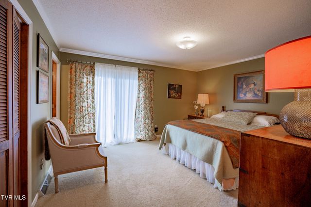 2705 Cherokee Road, Johnson City, TN 37604