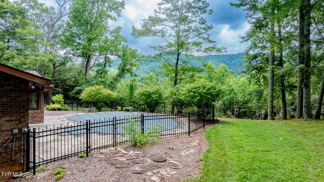 2705 Cherokee Road, Johnson City, TN 37604