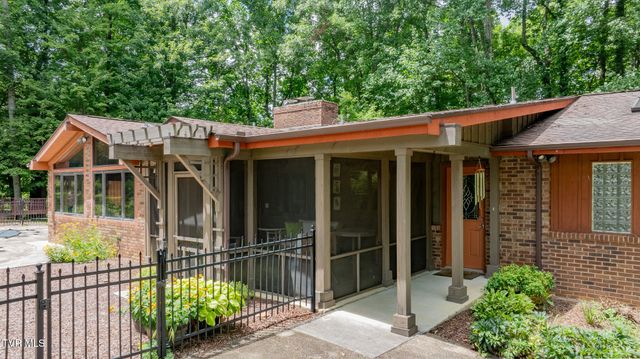 2705 Cherokee Road, Johnson City, TN 37604
