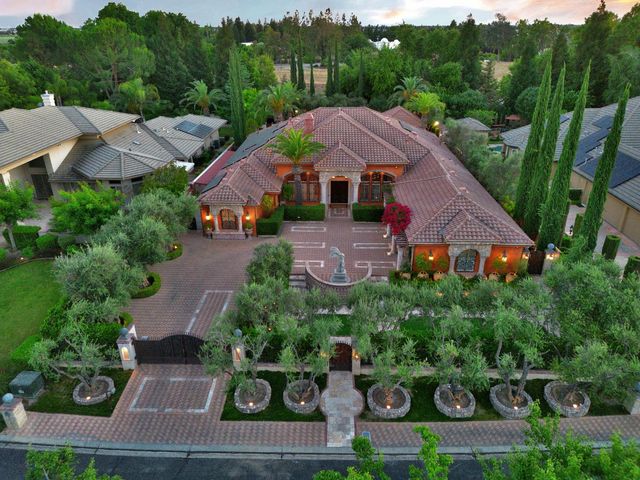 3103 E Via Monte Verdi Avenue, Clovis, CA 93619