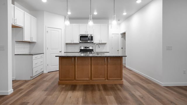 1739 N Knollwood Avenue, Brookline, MO 65619