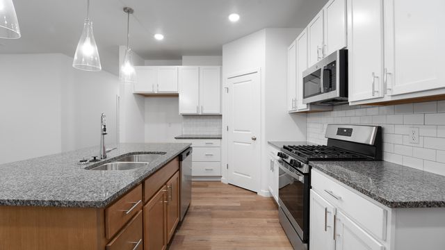 1739 N Knollwood Avenue, Brookline, MO 65619