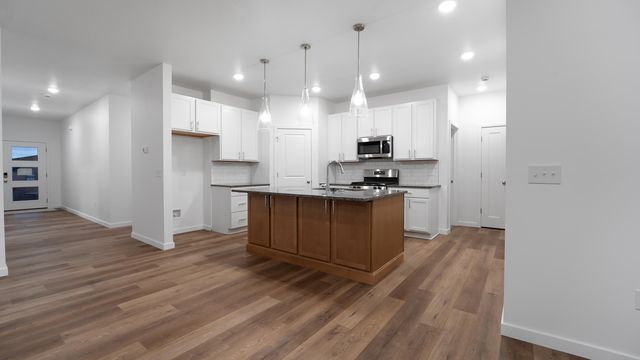 1739 N Knollwood Avenue, Brookline, MO 65619