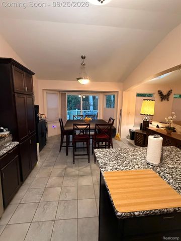 29912 Trailwood Drive, Warren, MI 48092