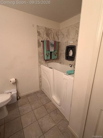 29912 Trailwood Drive, Warren, MI 48092