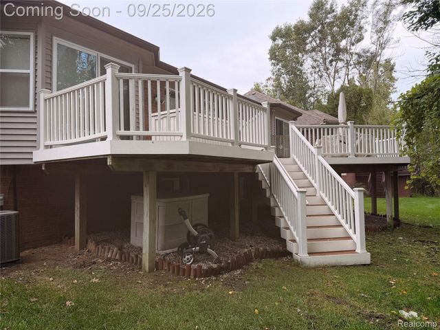 29912 Trailwood Drive, Warren, MI 48092