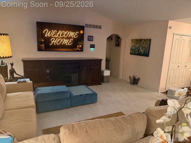 29912 Trailwood Drive, Warren, MI 48092