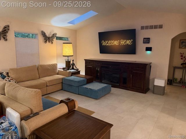 29912 Trailwood Drive, Warren, MI 48092