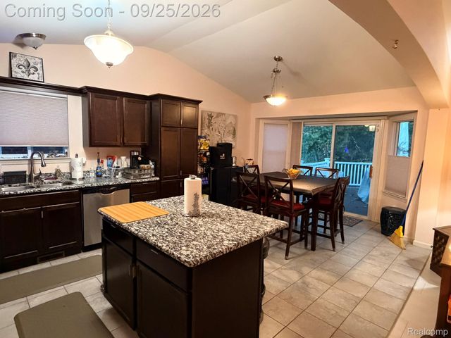 29912 Trailwood Drive, Warren, MI 48092