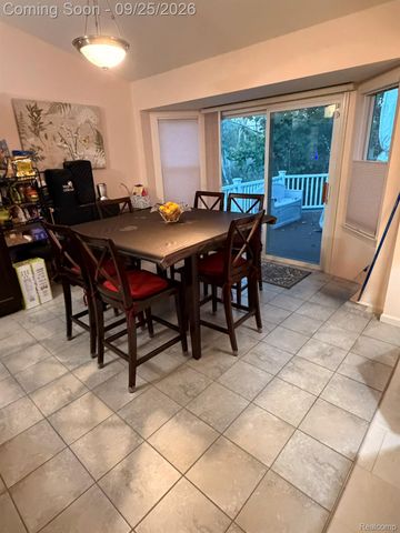 29912 Trailwood Drive, Warren, MI 48092