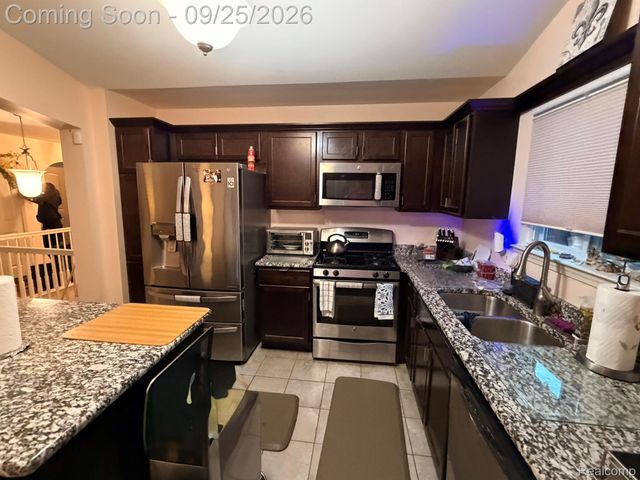 29912 Trailwood Drive, Warren, MI 48092