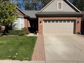 29912 Trailwood Drive, Warren, MI 48092