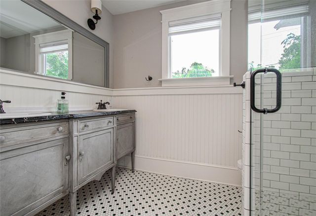 718 W 17th Street, Houston, TX 77008