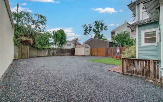 718 W 17th Street, Houston, TX 77008