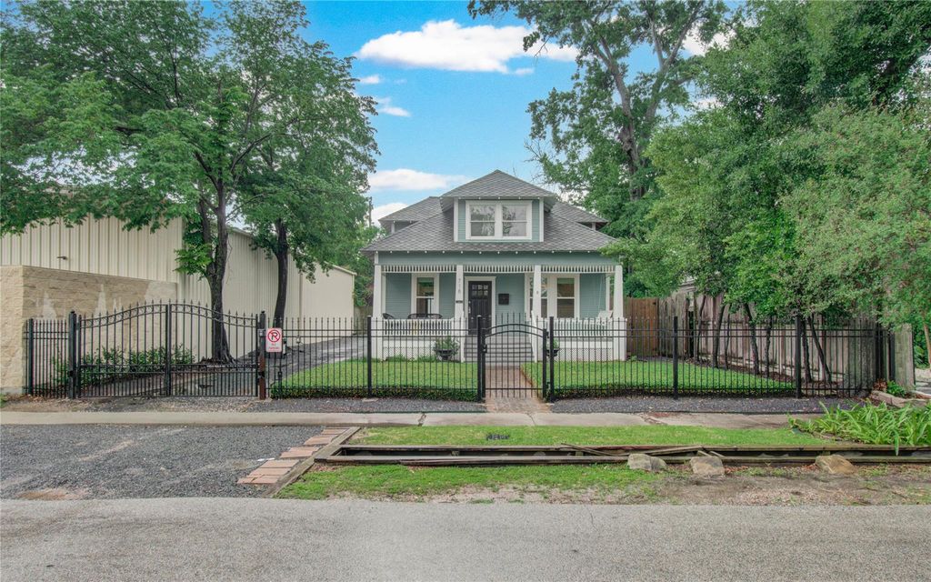 718 W 17th Street, Houston, TX 77008