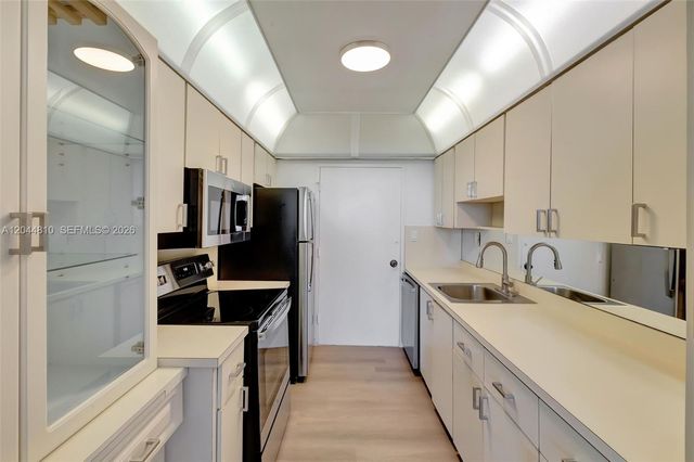 5401 Collins Avenue 928, Miami Beach, FL 33140