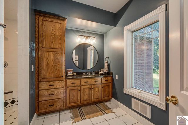 1087 Poor Farm Road, Murray, KY 42071