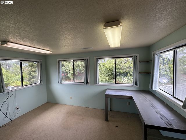 2249 ARTHUR Dr, Reedsport, OR 97467