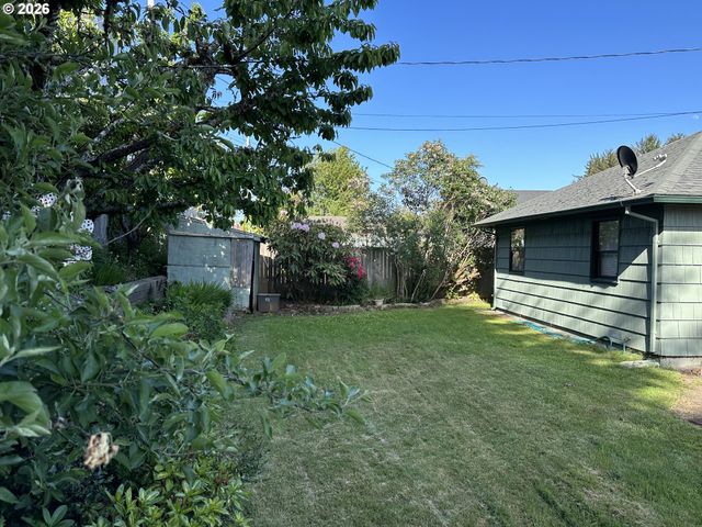 2249 ARTHUR Dr, Reedsport, OR 97467