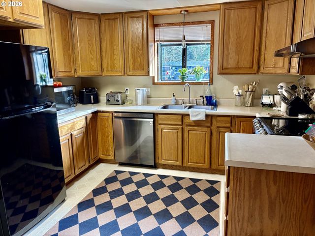 2249 ARTHUR Dr, Reedsport, OR 97467