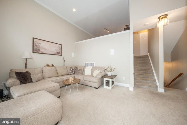 409 FORT HILL CIR, Fort Washington, PA 19034