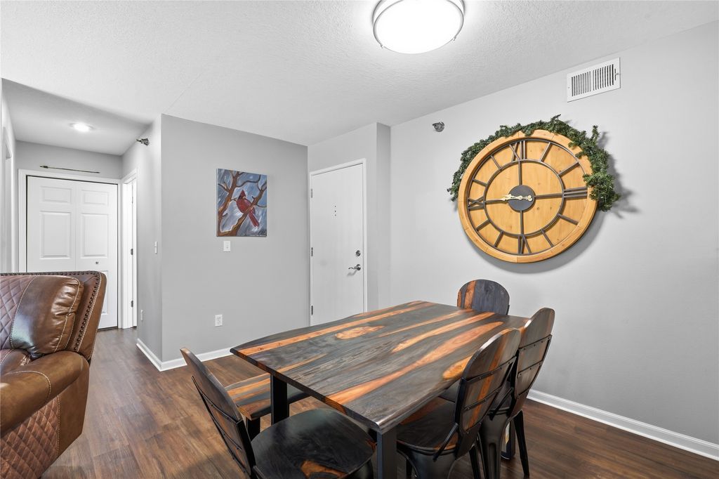 Image 5 of property listing at 6440 Ep True Parkway 1104, West Des Moines, IA 50266