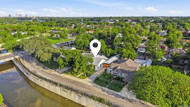 2410 W Mistletoe, San Antonio, TX 78228