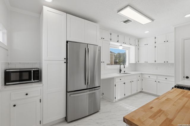 2410 W Mistletoe, San Antonio, TX 78228