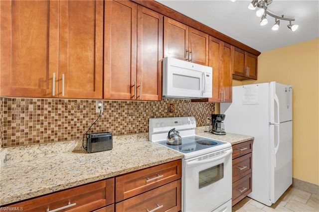 13134 Feather Sound DR, Fort Myers, FL 33919