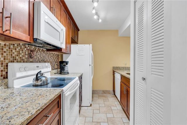 13134 Feather Sound DR, Fort Myers, FL 33919