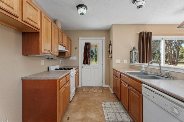 10205 Fostoria Road, Cleveland, TX 77328