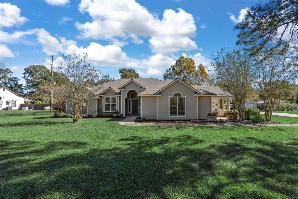 10205 Fostoria Road, Cleveland, TX 77328