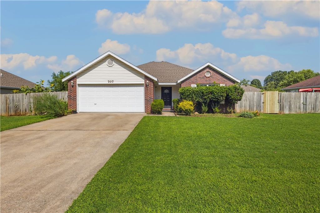 707 Crystal Street, Lowell, AR 72745