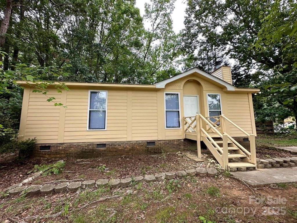 8131 Strawberry Point Drive, Charlotte, NC 28215