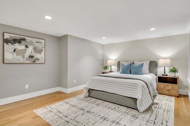 1-7 Brattle Cir` 1, Cambridge, MA 02138