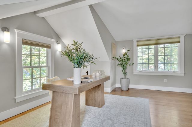 1-7 Brattle Cir` 1, Cambridge, MA 02138