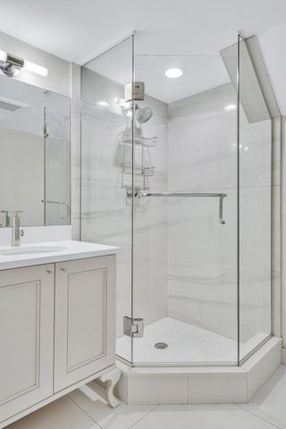 1-7 Brattle Cir` 1, Cambridge, MA 02138