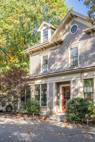 1-7 Brattle Cir` 1, Cambridge, MA 02138